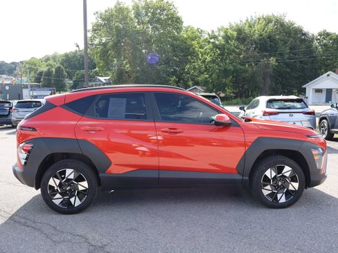 Certified 2025 Hyundai Kona SEL AWD/4WD image 2