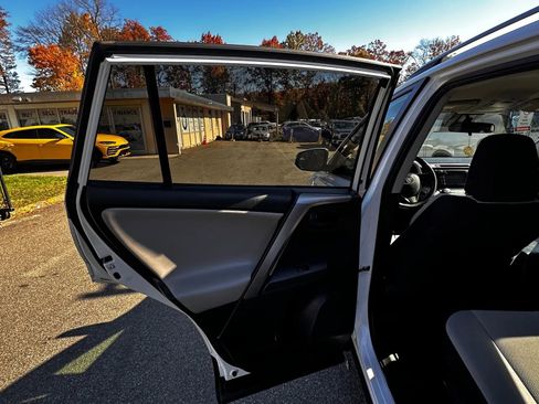Used 2018 Toyota RAV4 XLE image 25