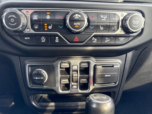 Used 2021 Jeep Wrangler Unlimited Sahara image 21