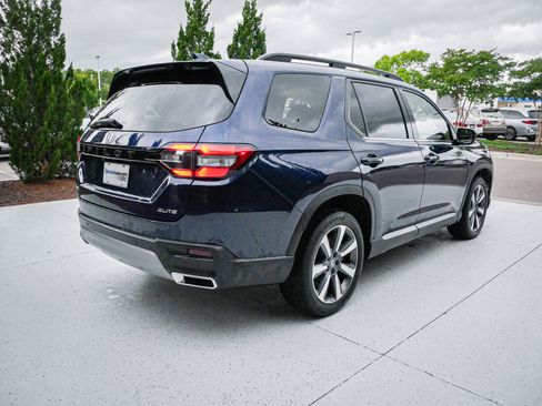Used 2025 Honda Pilot Elite image 11