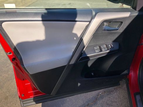Used 2016 Toyota RAV4 XLE image 10