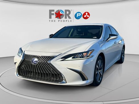 Used 2019 Lexus ES 300h image 1