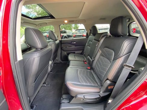 Used 2024 Nissan Pathfinder Platinum w/ Cargo Package AWD/4WD image 33