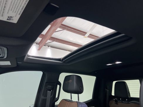 Used 2024 Chevrolet Silverado 1500 High Country image 17