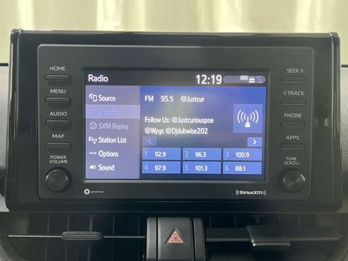 Used 2022 Toyota RAV4 LE image 17