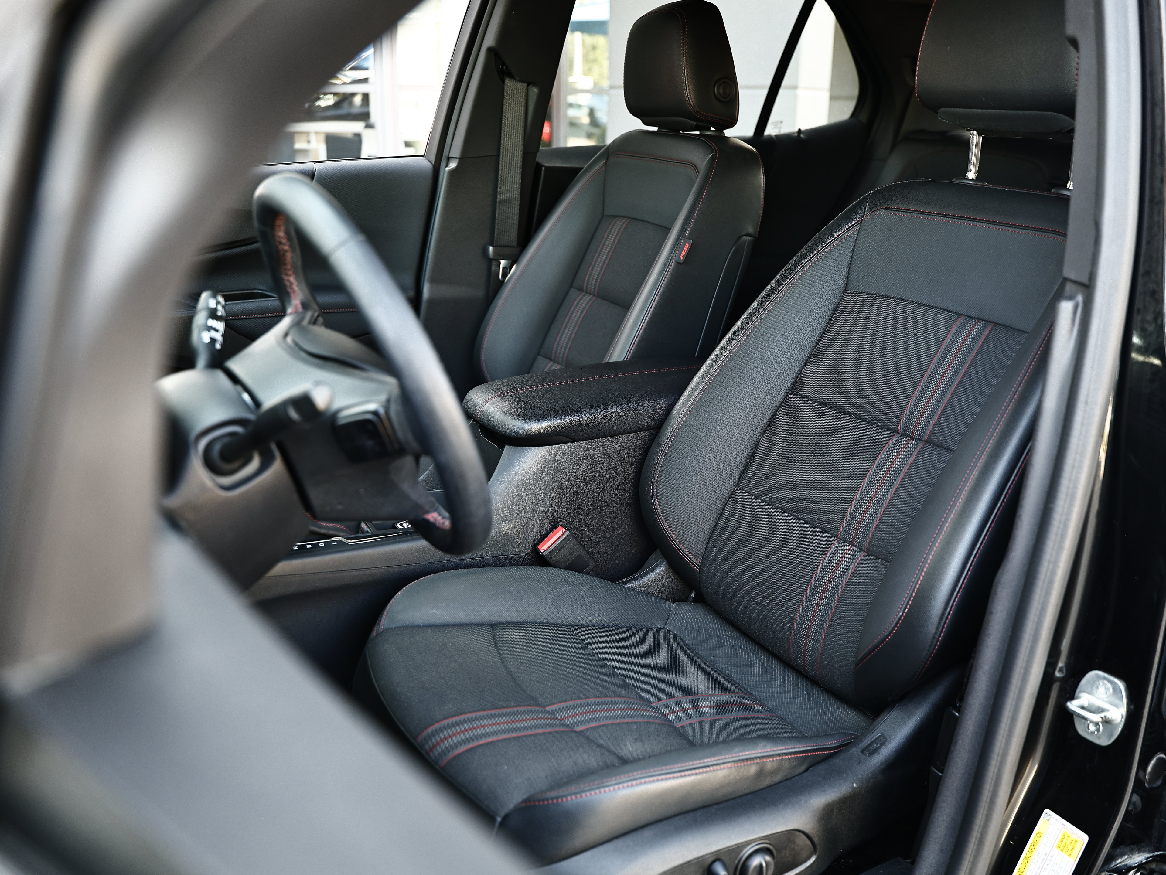 Used 2024 Chevrolet Equinox RS FWD image 18