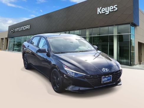 Used 2023 Hyundai Elantra SEL FWD image 3