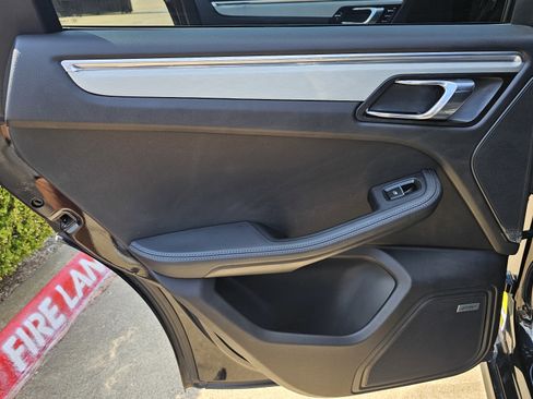 Used 2016 Porsche Macan Turbo w/ Premium Package Plus image 24