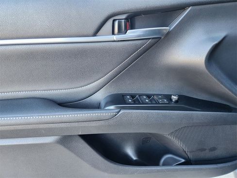 Used 2018 Toyota Camry XSE image 22