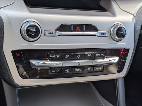 Used 2022 Ford Explorer XLT w/ Equipment Group 202A image 30