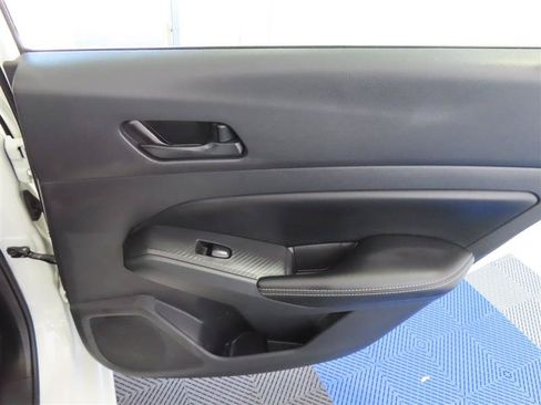 Used 2025 Nissan Altima 2.5 SV FWD image 31