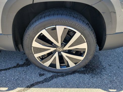 Certified 2022 Volkswagen Taos SE image 27