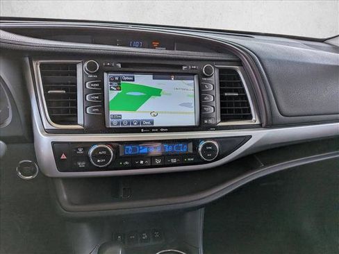 Certified 2016 Toyota Highlander XLE AWD/4WD image 10