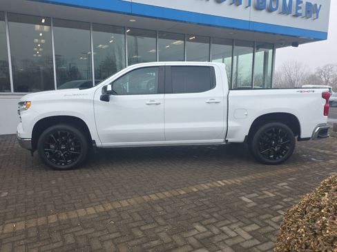 Used 2023 Chevrolet Silverado 1500 LT w/ Leather Package image 2