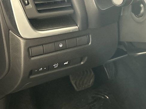 Used 2025 Nissan Rogue SV FWD image 13
