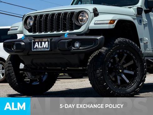 Used 2024 Jeep Wrangler Unlimited AWD/4WD image 3
