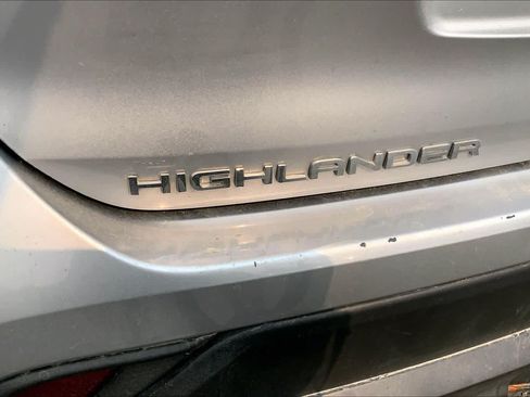 Used 2023 Toyota Highlander XLE AWD/4WD image 31