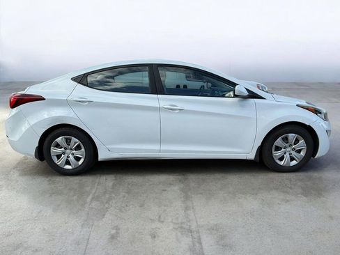 Used 2016 Hyundai Elantra SE image 3