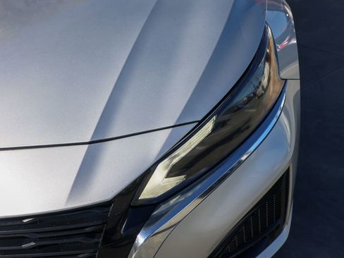 Used 2023 Nissan Altima 2.5 SV image 12