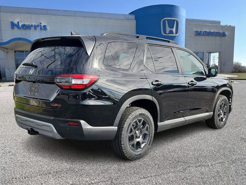 New 2025 Honda Pilot TrailSport image 4