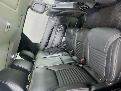 Used 2024 Land Rover Discovery S image 31