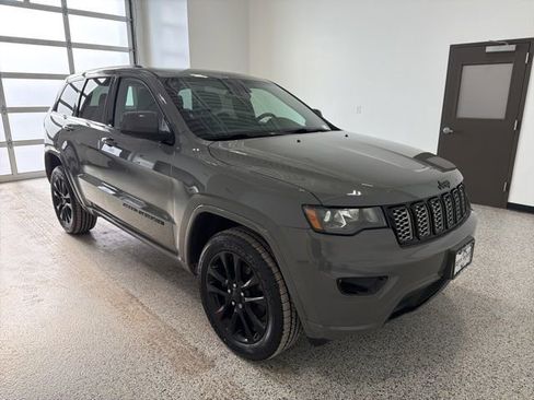 Used 2021 Jeep Grand Cherokee Laredo X AWD/4WD image 2