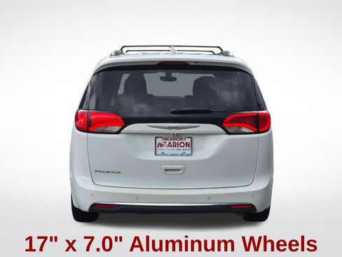 Used 2020 Chrysler Pacifica Touring-L FWD image 18