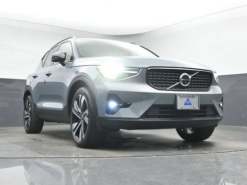 Used 2023 Volvo XC40 B5 Plus w/ Protection Package Premier AWD/4WD image 36