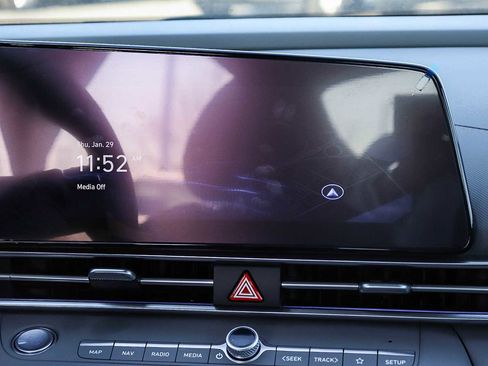 New 2025 Hyundai Elantra SEL image 17