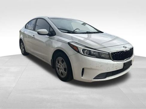 Used 2017 Kia Forte LX w/ LX Popular Package image 8