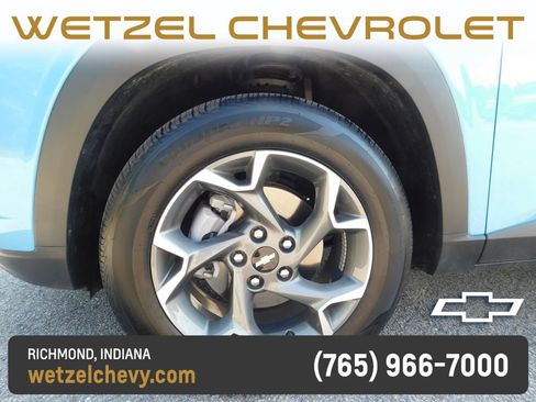 Used 2025 Chevrolet Trax LT FWD image 10