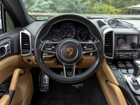 Used 2016 Porsche Cayenne AWD/4WD image 41