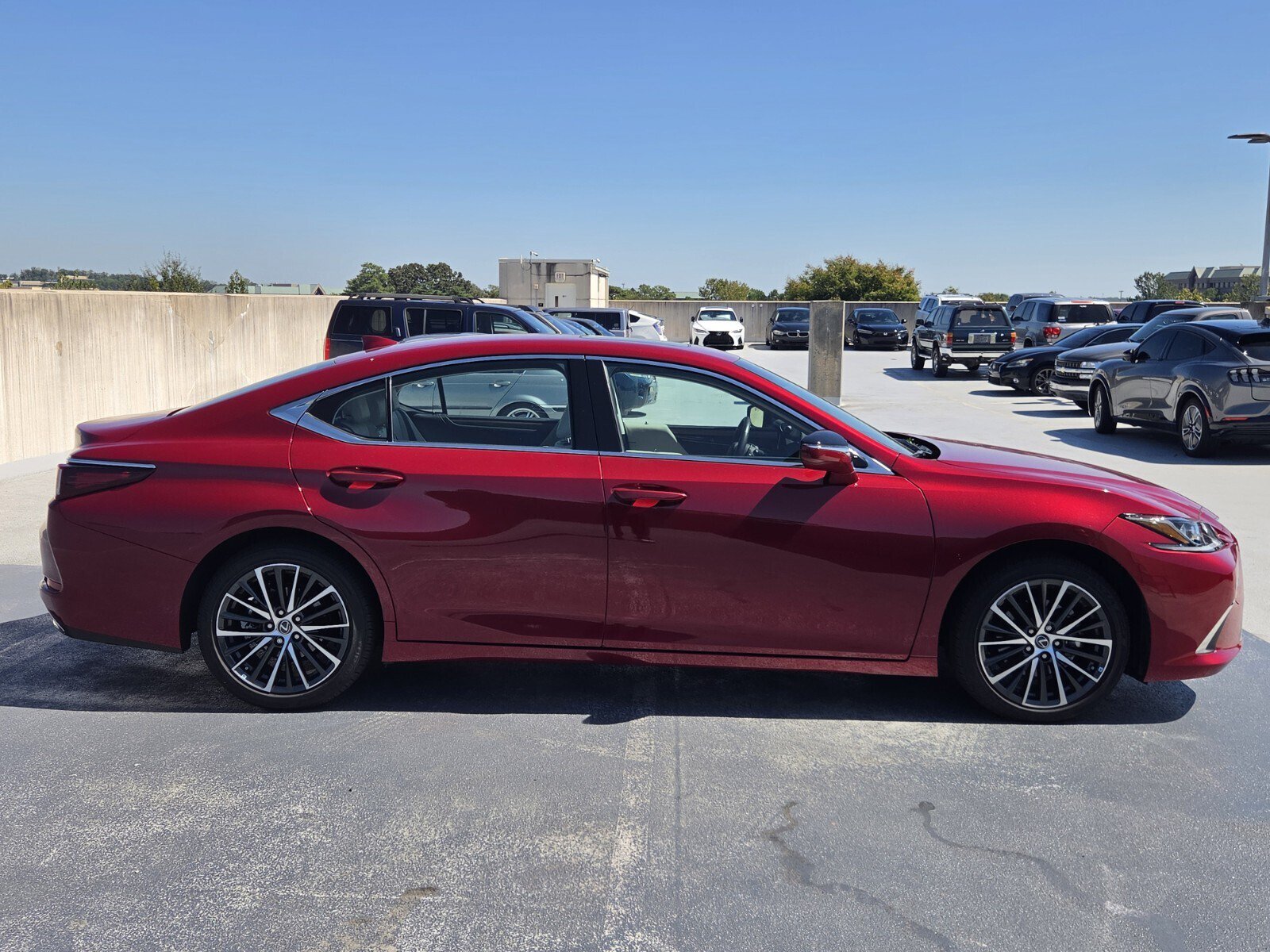 Used 2025 Lexus ES 350 w/ Premium Package FWD image 6