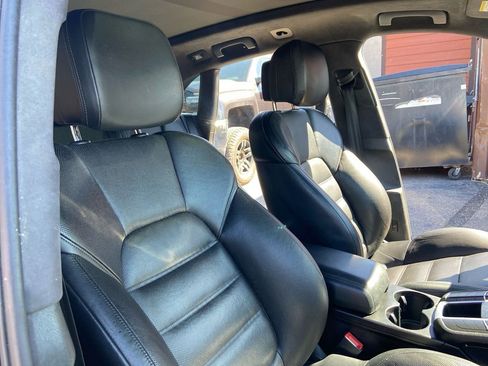Used 2015 Porsche Macan Turbo AWD/4WD image 33