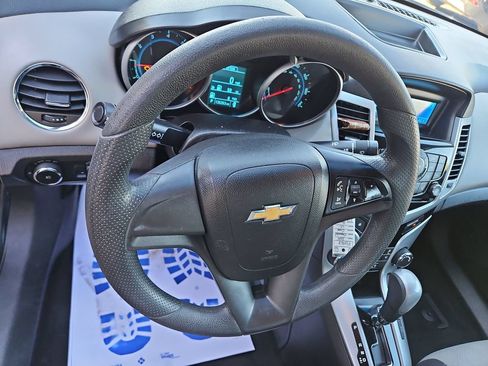 Used 2014 Chevrolet Cruze LS FWD image 14