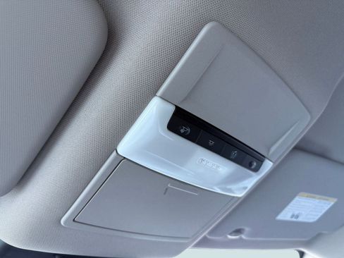 Used 2023 Nissan Rogue S image 16