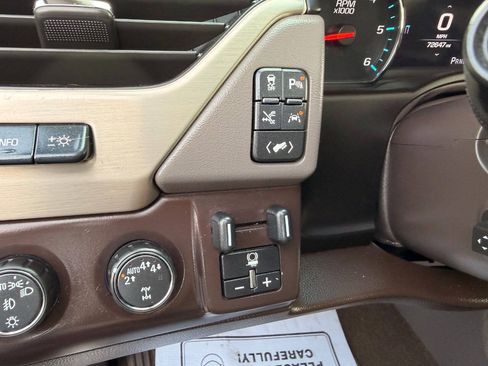Used 2018 GMC Yukon Denali w/ Denali Ultimate Package AWD/4WD image 13