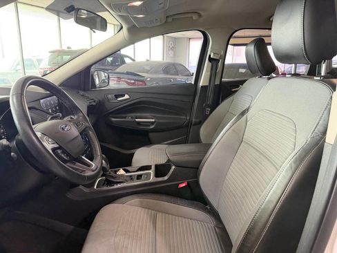 Used 2019 Ford Escape SE image 12