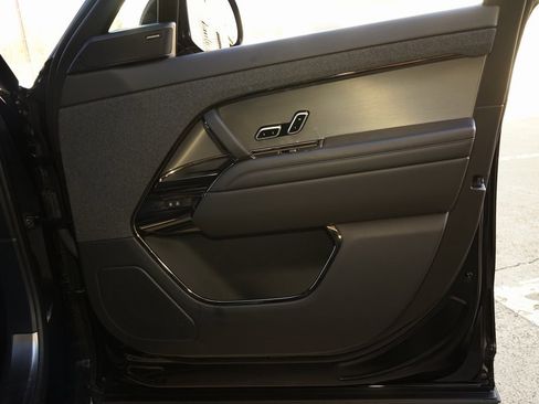 Used 2023 Land Rover Range Rover Sport SE image 25