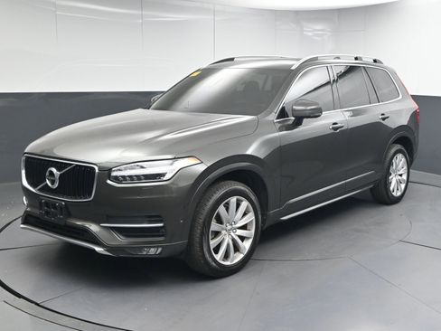 Used 2018 Volvo XC90 T6 Momentum w/ Convenience Package image 4