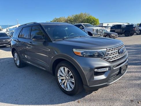 Used 2022 Ford Explorer Limited w/ Equipment Group 301A image 3