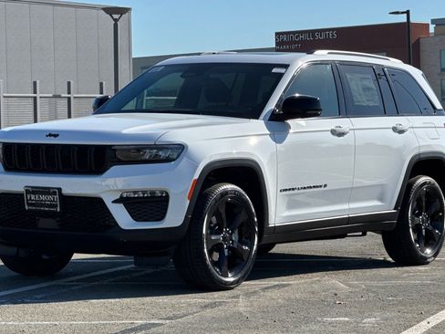 New 2025 Jeep Grand Cherokee Limited w/ Black Appearance Package AWD/4WD image 7