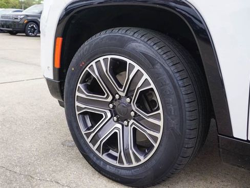 Used 2024 Jeep Wagoneer Series II w/ Flexible Seating Group image 11