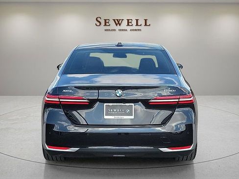 Used 2024 BMW 540i xDrive w/ Convenience Package AWD/4WD image 4