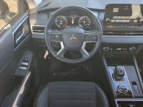 Used 2024 Mitsubishi Outlander SE Black Edition FWD image 14