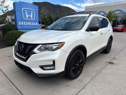 Used 2018 Nissan Rogue SV w/ Premium Package FWD image 1