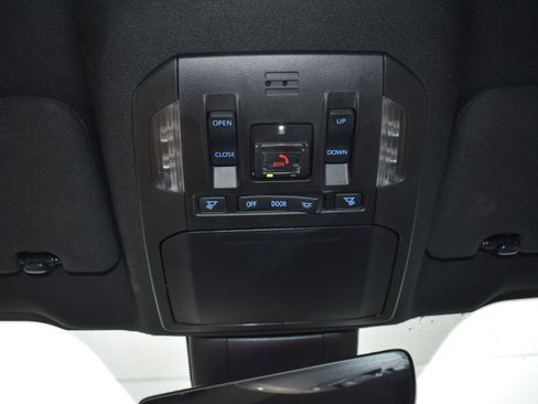 Used 2022 Toyota Highlander XSE image 22