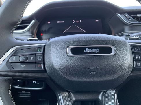 Used 2024 Jeep Grand Cherokee L Laredo image 20