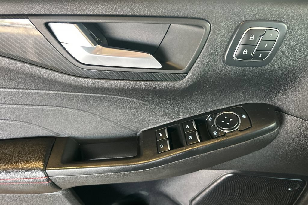 Certified 2023 Ford Escape ST-Line Elite AWD/4WD image 11