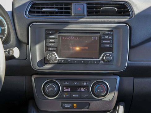 Used 2018 Nissan Leaf S image 20